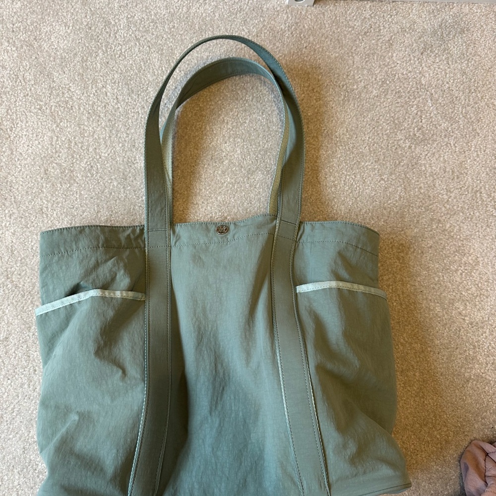 Lululemon daily pocket tote bag 20l
